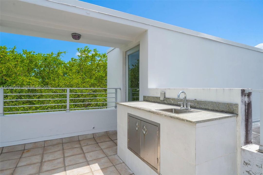 For Sale: $2,495,000 (3 beds, 4 baths, 2593 Square Feet)