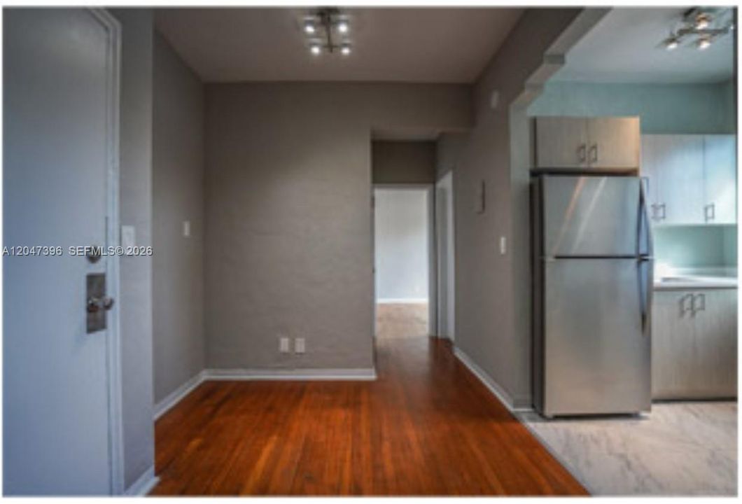 For Rent: $2,350 (1 beds, 1 baths, 8800 Square Feet)