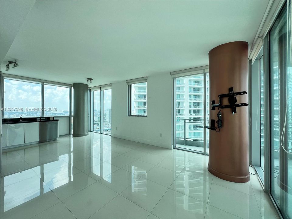 For Rent: $4,300 (2 beds, 2 baths, 1389 Square Feet)