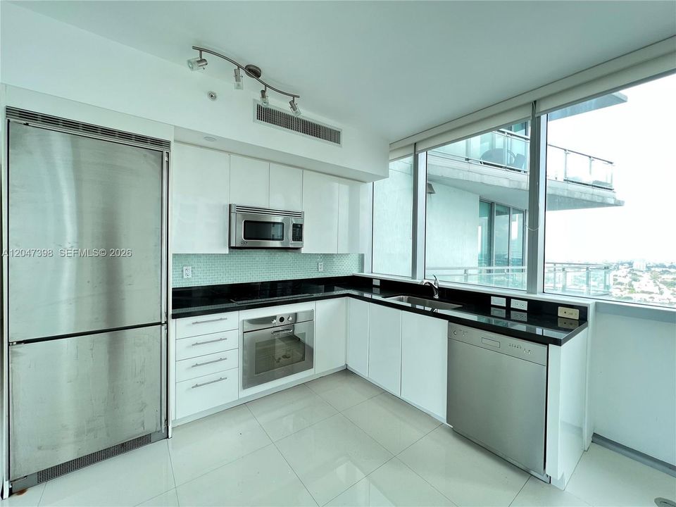 For Rent: $4,300 (2 beds, 2 baths, 1389 Square Feet)
