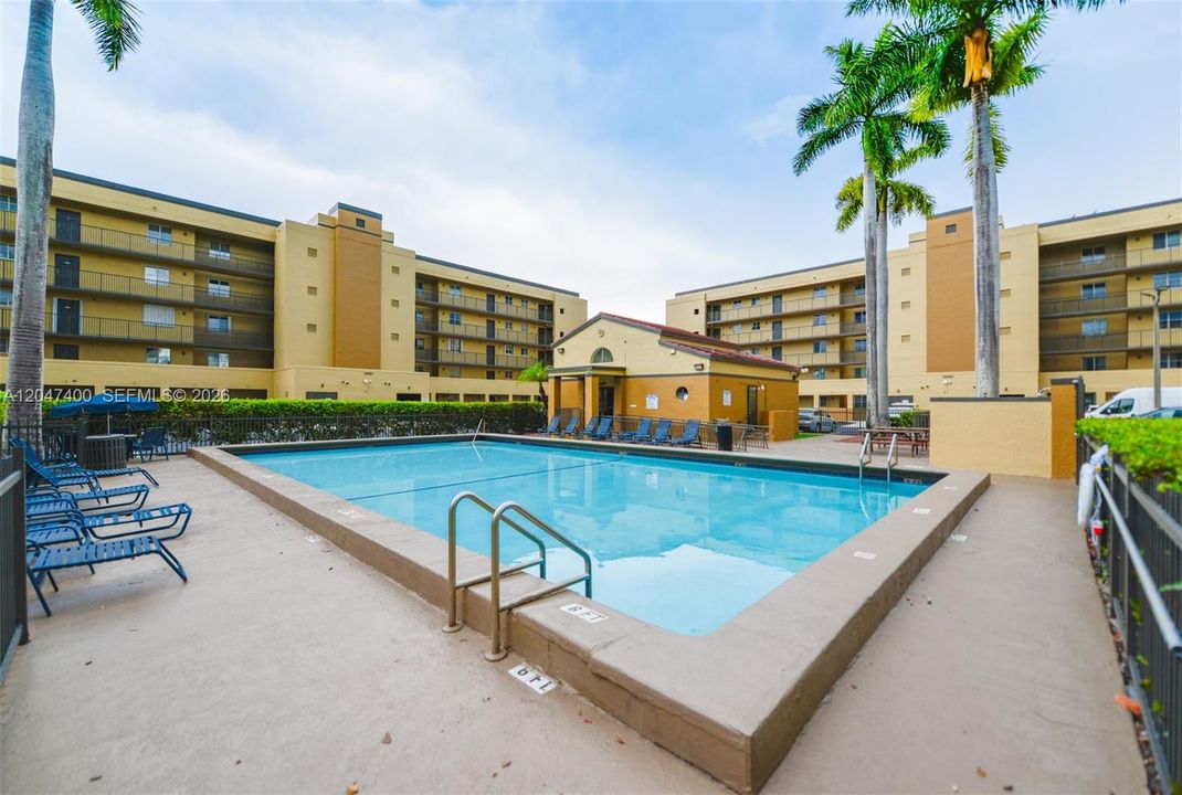 For Sale: $310,000 (2 beds, 1 baths, 1130 Square Feet)