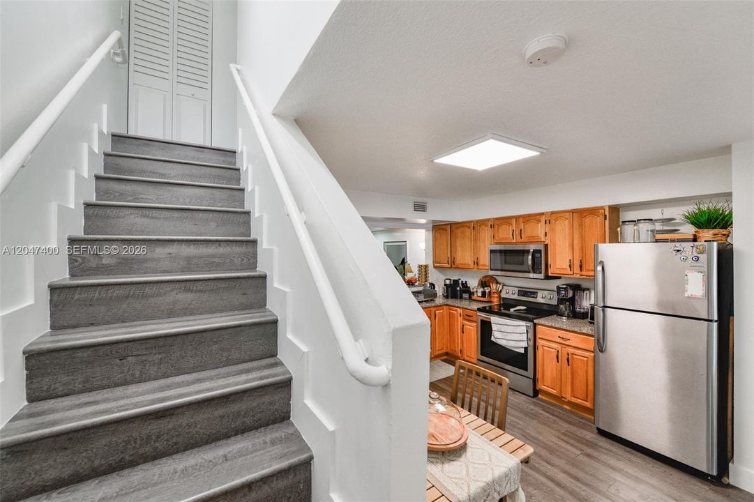 For Sale: $310,000 (2 beds, 1 baths, 1130 Square Feet)