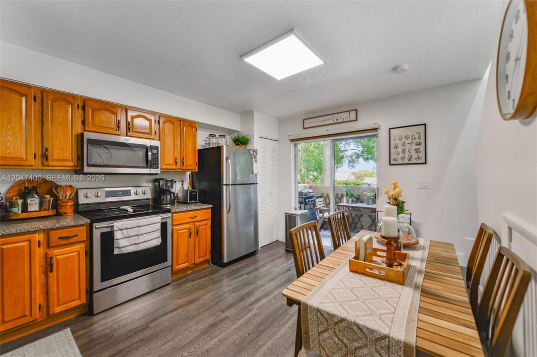 For Sale: $310,000 (2 beds, 1 baths, 1130 Square Feet)