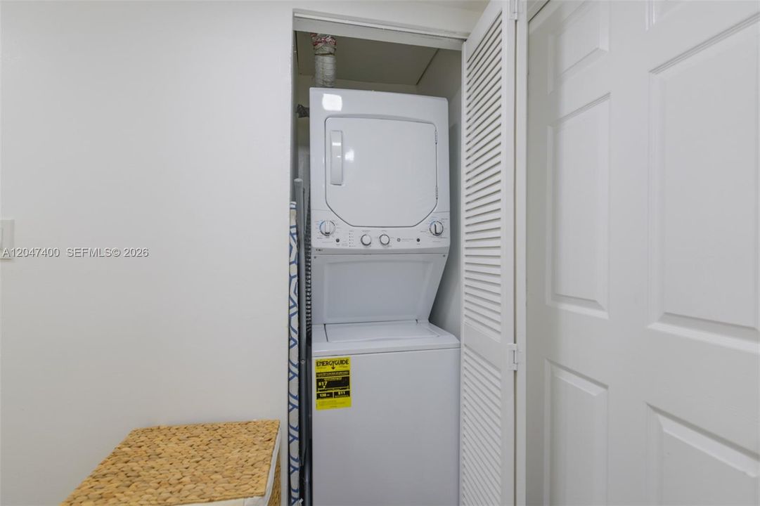 For Sale: $310,000 (2 beds, 1 baths, 1130 Square Feet)