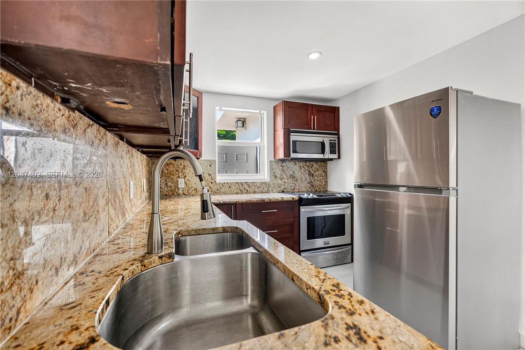 For Rent: $2,600 (3 beds, 1 baths, 1000 Square Feet)