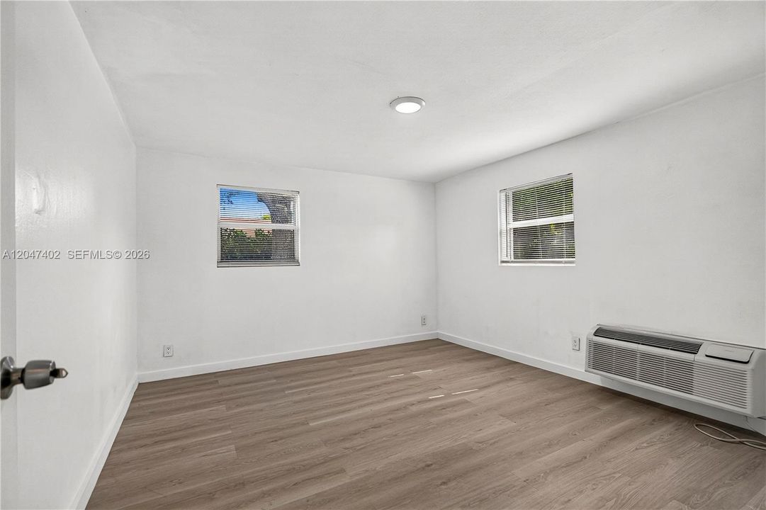 For Rent: $2,600 (3 beds, 1 baths, 1000 Square Feet)