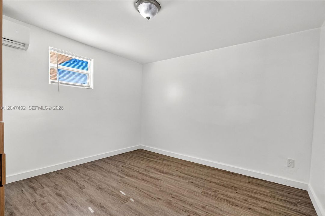 For Rent: $2,600 (3 beds, 1 baths, 1000 Square Feet)