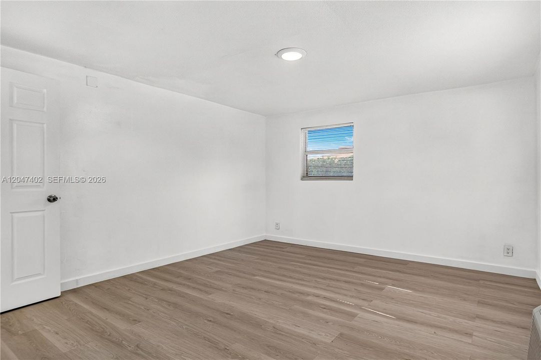 For Rent: $2,600 (3 beds, 1 baths, 1000 Square Feet)