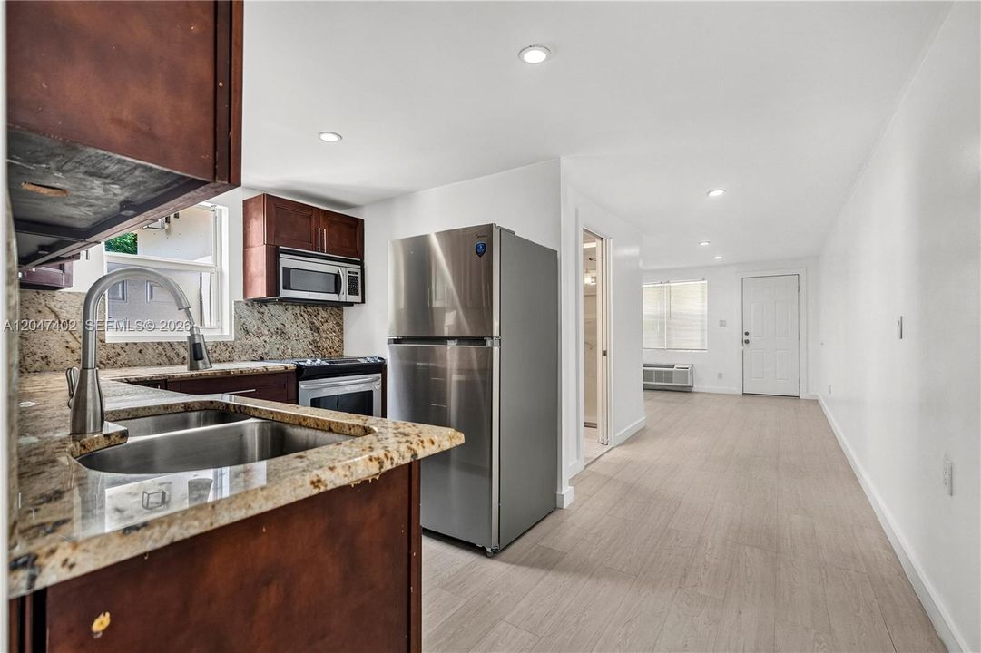 For Rent: $2,600 (3 beds, 1 baths, 1000 Square Feet)