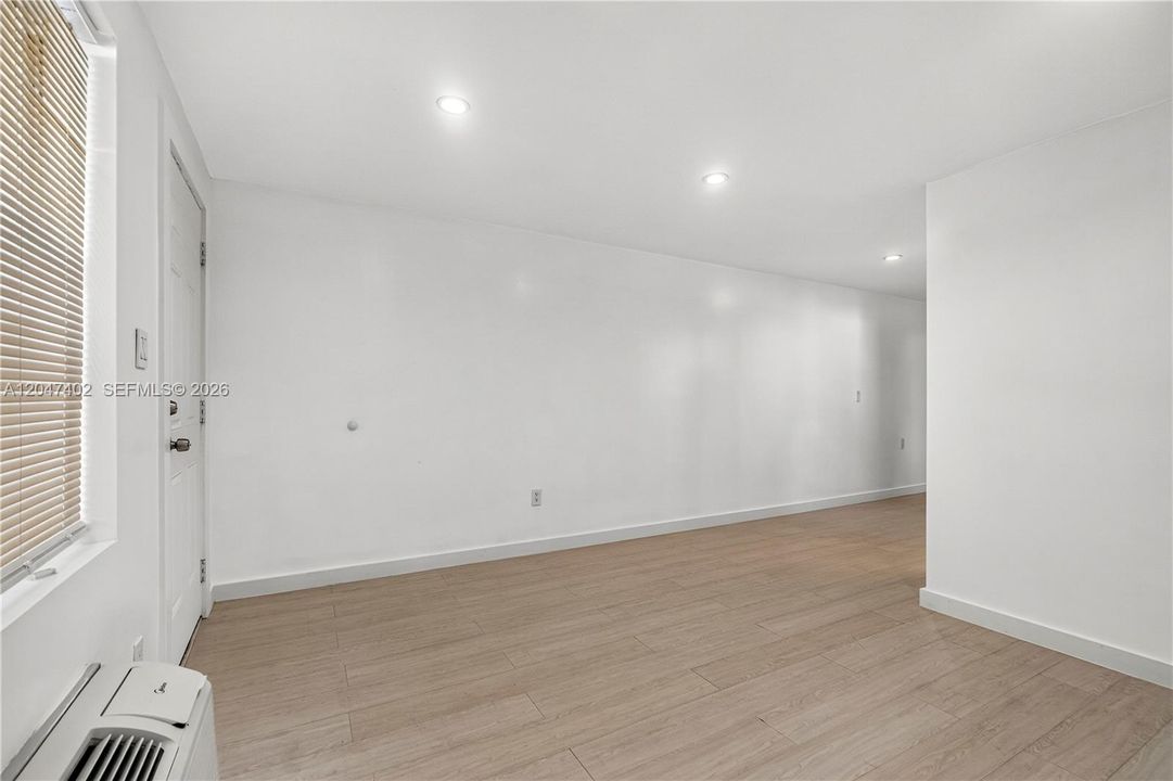 For Rent: $2,600 (3 beds, 1 baths, 1000 Square Feet)