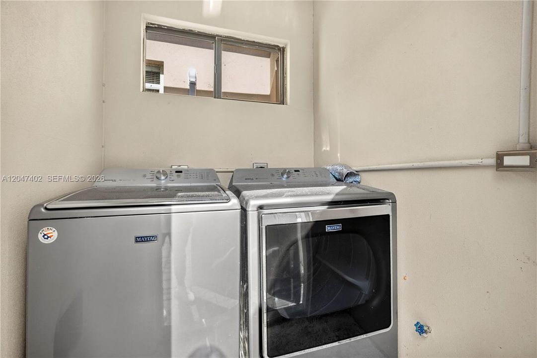 For Rent: $2,600 (3 beds, 1 baths, 1000 Square Feet)