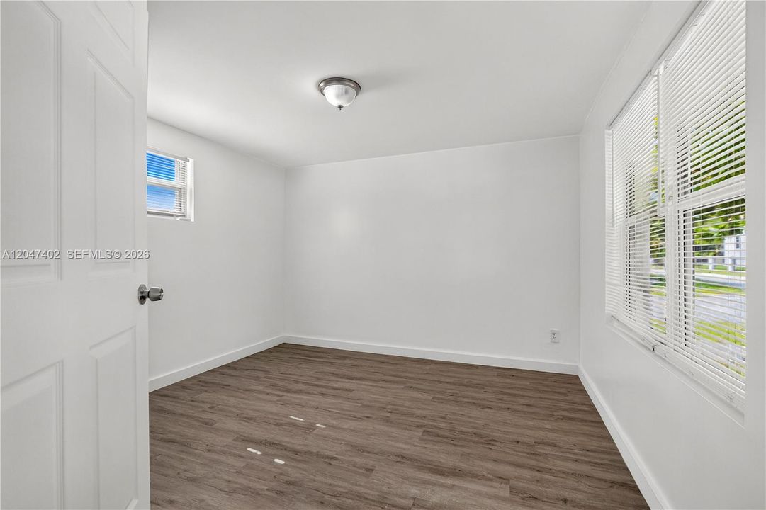 For Rent: $2,600 (3 beds, 1 baths, 1000 Square Feet)