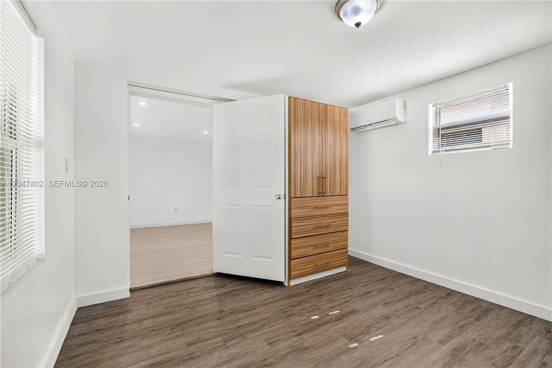 For Rent: $2,600 (3 beds, 1 baths, 1000 Square Feet)