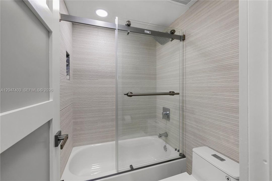 For Rent: $4,400 (2 beds, 2 baths, 1185 Square Feet)