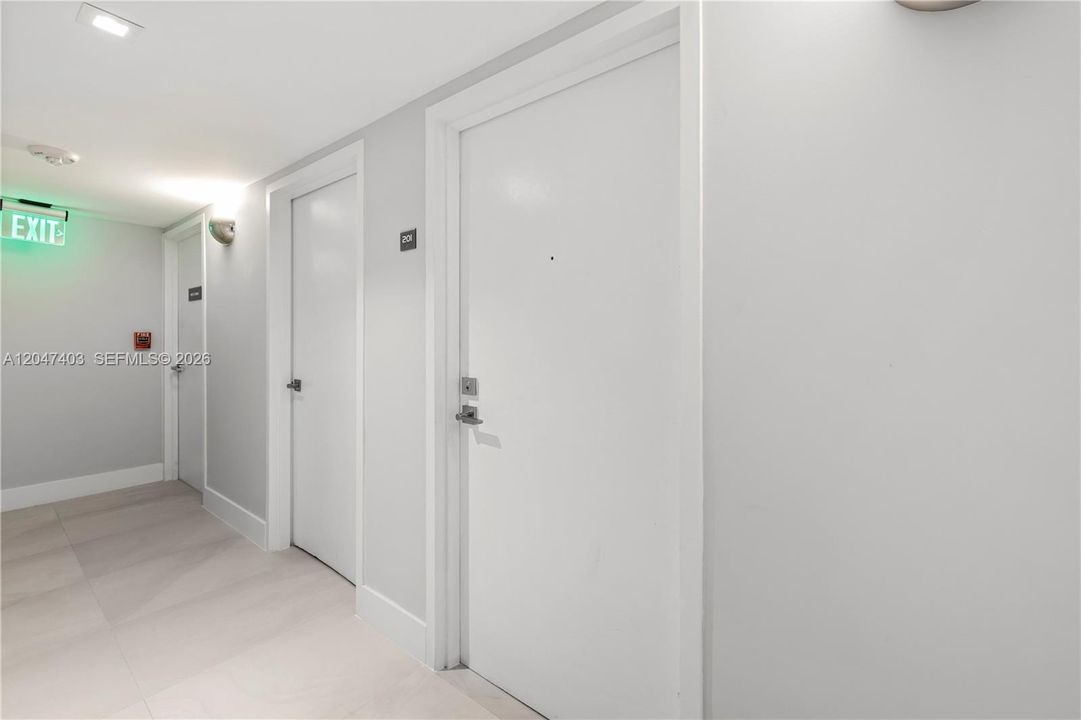 For Rent: $4,400 (2 beds, 2 baths, 1185 Square Feet)