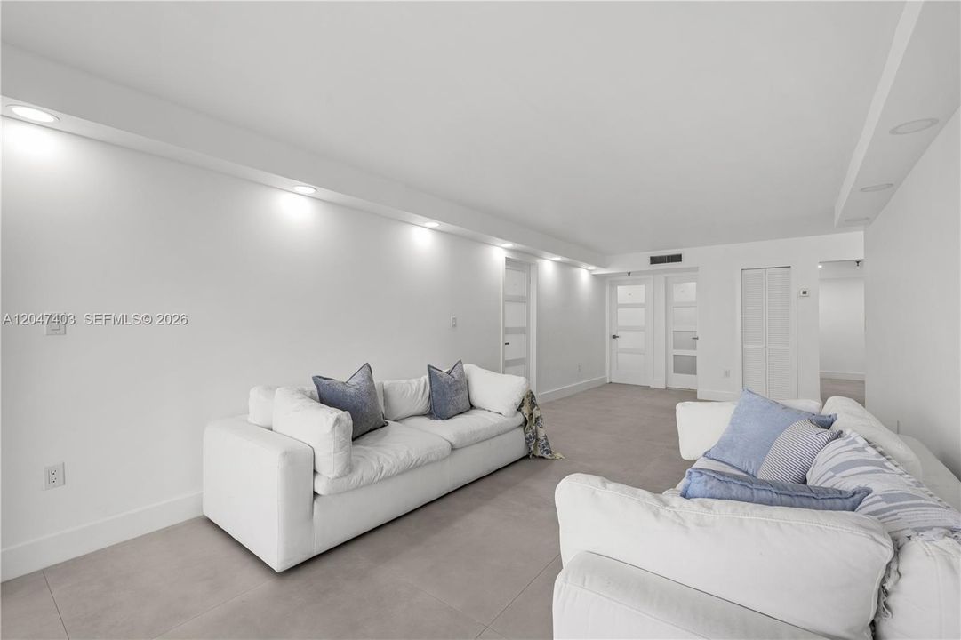 For Rent: $4,400 (2 beds, 2 baths, 1185 Square Feet)