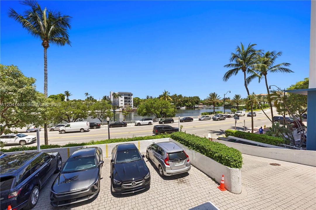 For Rent: $4,400 (2 beds, 2 baths, 1185 Square Feet)