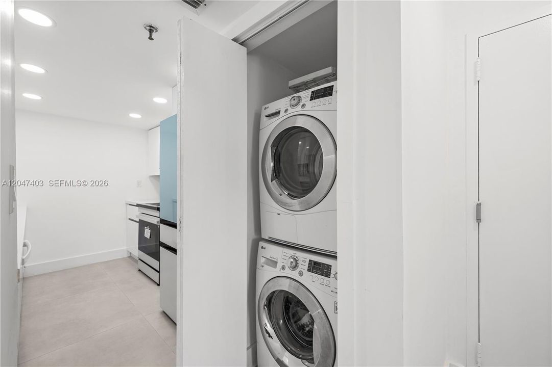 For Rent: $4,400 (2 beds, 2 baths, 1185 Square Feet)
