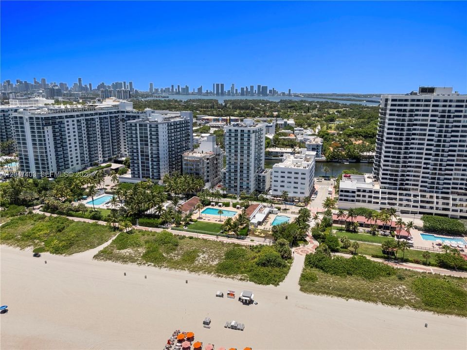 For Rent: $4,400 (2 beds, 2 baths, 1185 Square Feet)
