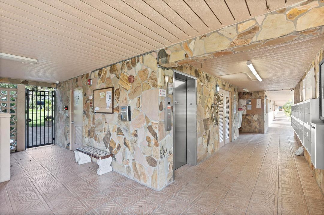 Lobby | Elevator