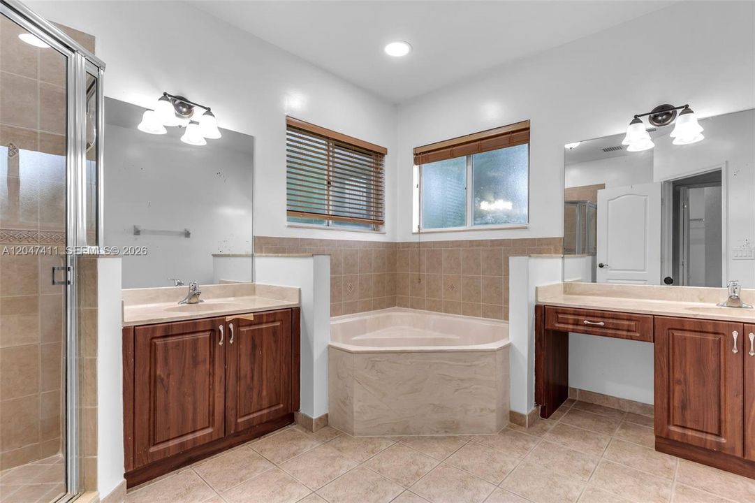 For Sale: $525,000 (4 beds, 3 baths, 2578 Square Feet)