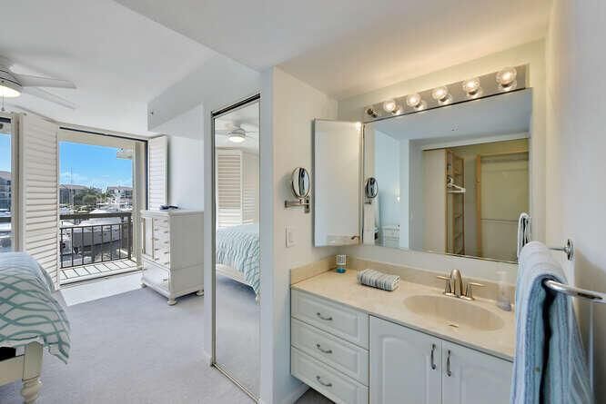 2601 Marina Isle Way Apt 303-small-017-0