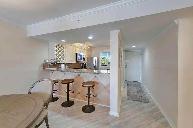 2601 Marina Isle Way Apt 303-small-004-0