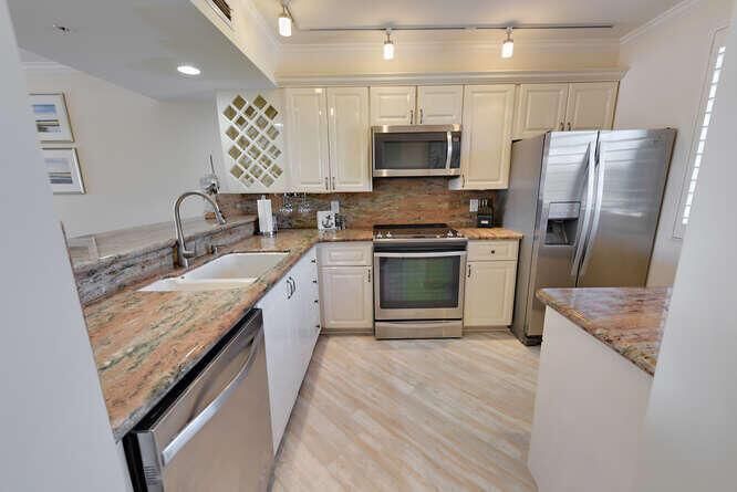 2601 Marina Isle Way Apt 303-small-005-0