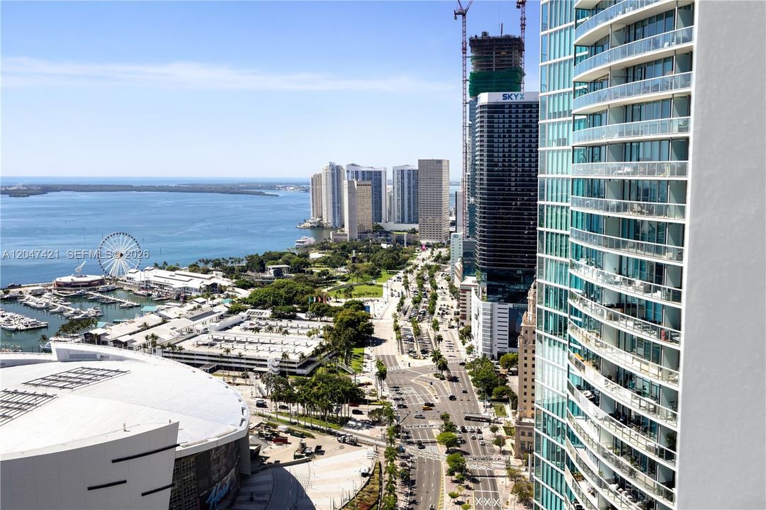 For Rent: $4,650 (1 beds, 2 baths, 929 Square Feet)