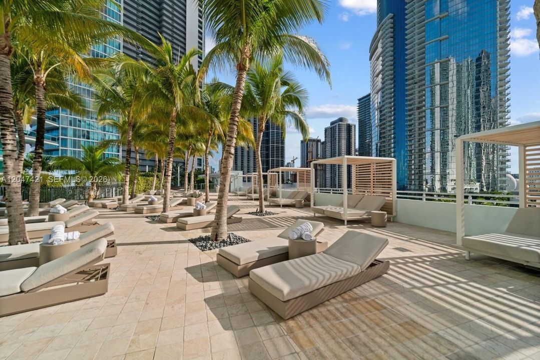 For Rent: $4,650 (1 beds, 2 baths, 929 Square Feet)