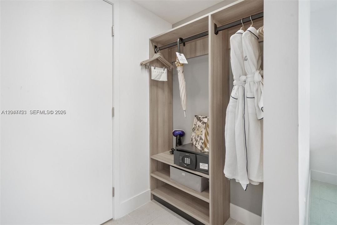 For Rent: $3,500 (0 beds, 1 baths, 367 Square Feet)