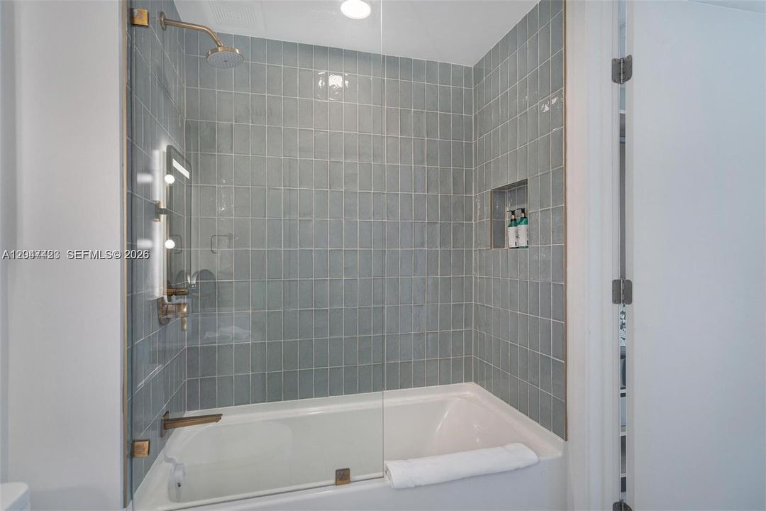For Rent: $3,500 (0 beds, 1 baths, 367 Square Feet)