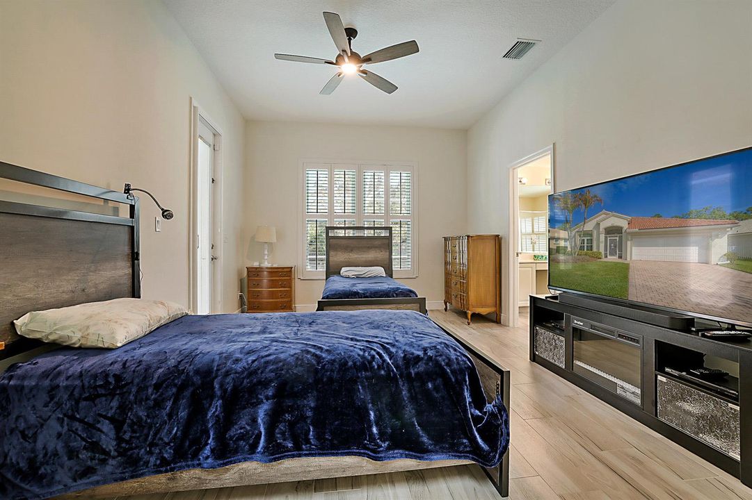 7004 SE Twin Oaks Circle-19