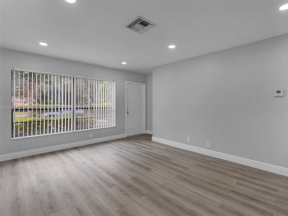 For Rent: $2,300 (2 beds, 2 baths, 740 Square Feet)