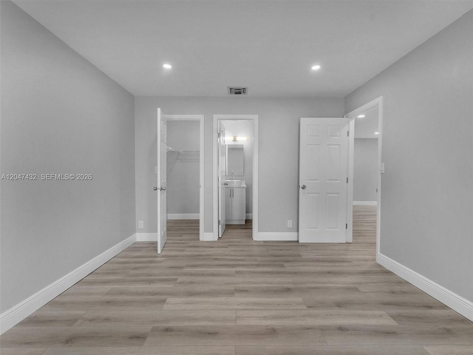 For Rent: $2,300 (2 beds, 2 baths, 740 Square Feet)