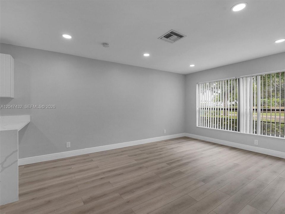 For Rent: $2,300 (2 beds, 2 baths, 740 Square Feet)