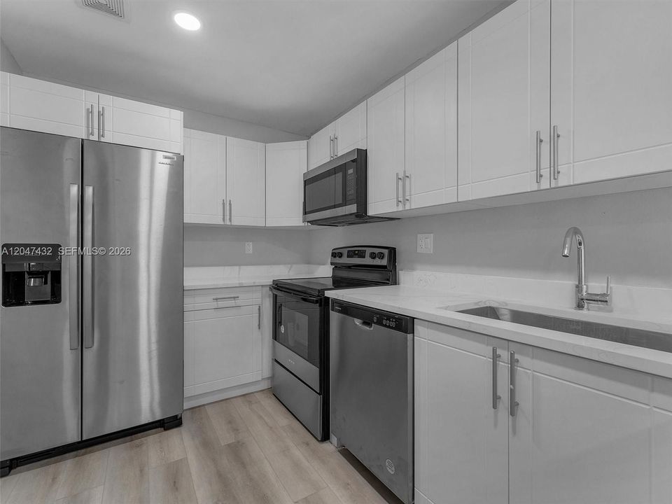 For Rent: $2,300 (2 beds, 2 baths, 740 Square Feet)