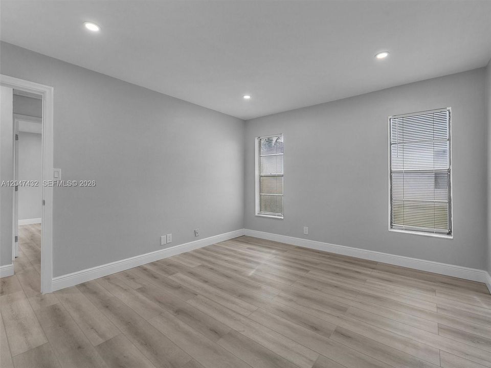 For Rent: $2,300 (2 beds, 2 baths, 740 Square Feet)