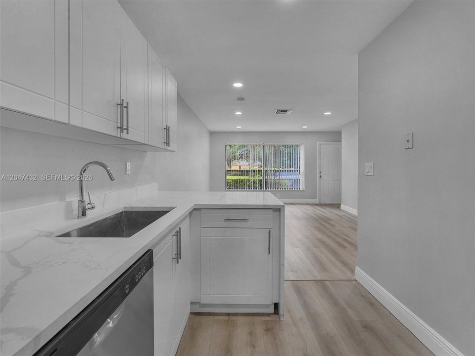 For Rent: $2,300 (2 beds, 2 baths, 740 Square Feet)