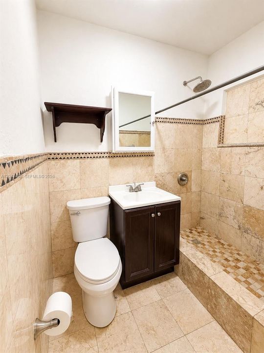 For Rent: $2,350 (2 beds, 1 baths, 1604 Square Feet)