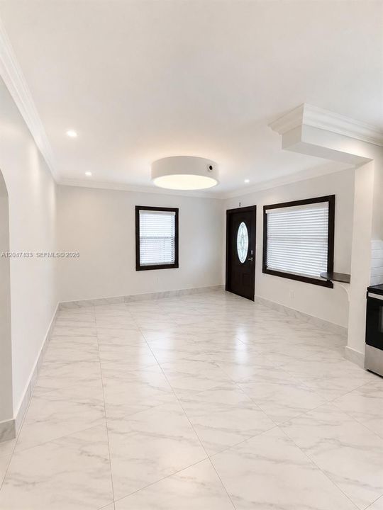 For Rent: $2,350 (2 beds, 1 baths, 1604 Square Feet)