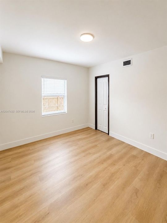 For Rent: $2,350 (2 beds, 1 baths, 1604 Square Feet)