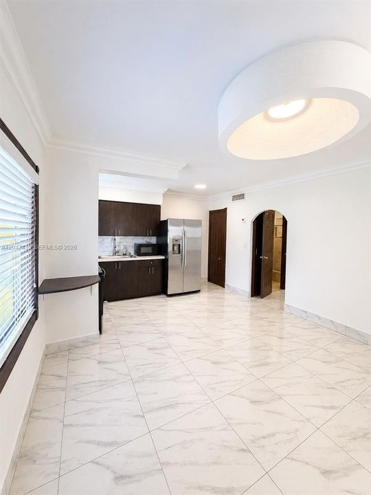 For Rent: $2,350 (2 beds, 1 baths, 1604 Square Feet)