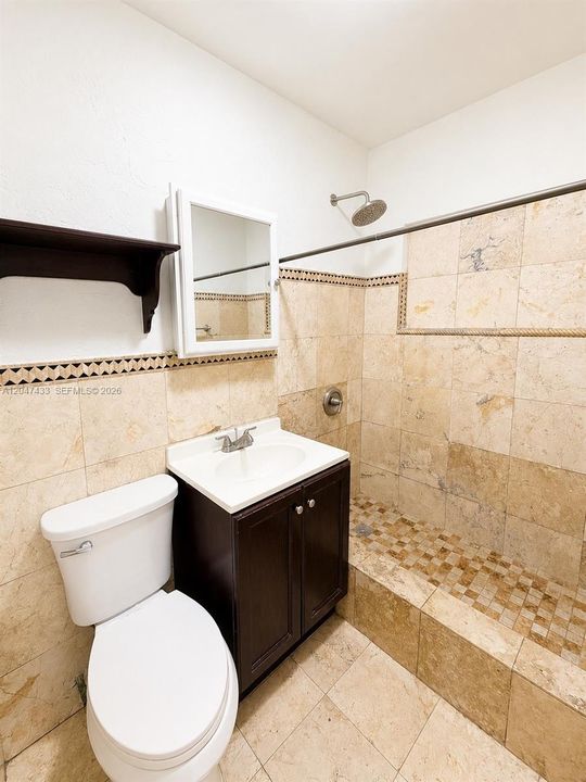 For Rent: $2,350 (2 beds, 1 baths, 1604 Square Feet)