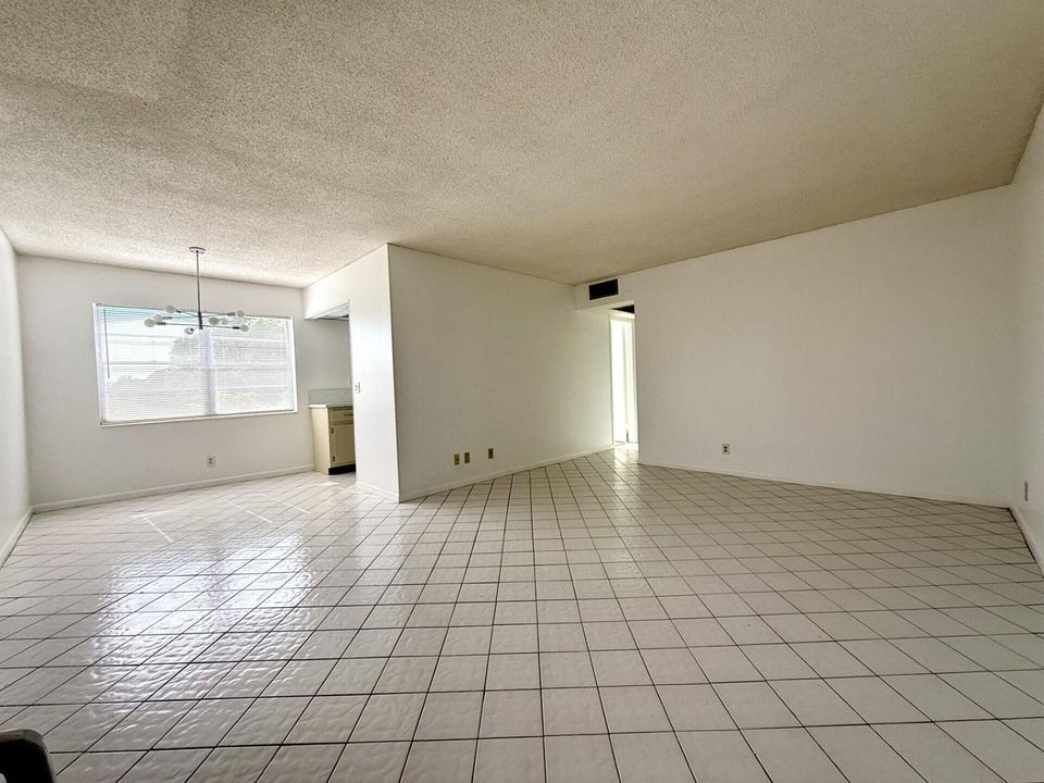 Living Room/Dining Area