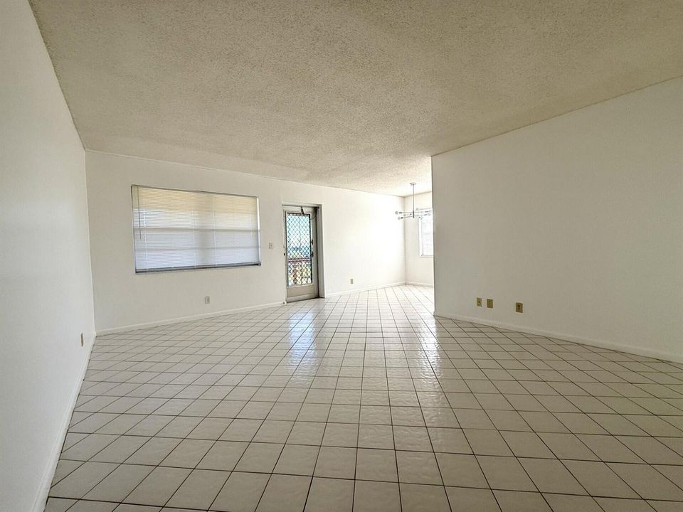 Living Room/Dining Area