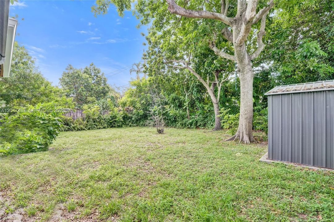 For Sale: $350,000 (2 beds, 1 baths, 1004 Square Feet)