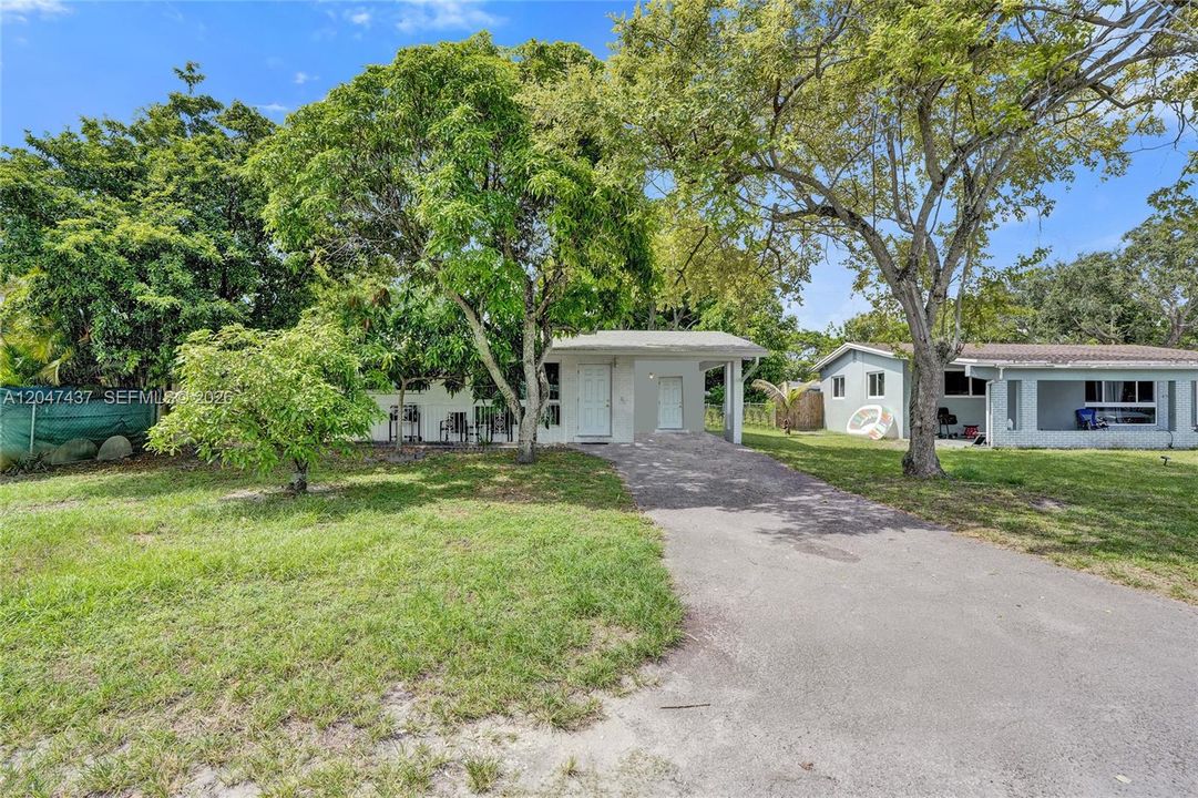For Sale: $350,000 (2 beds, 1 baths, 1004 Square Feet)