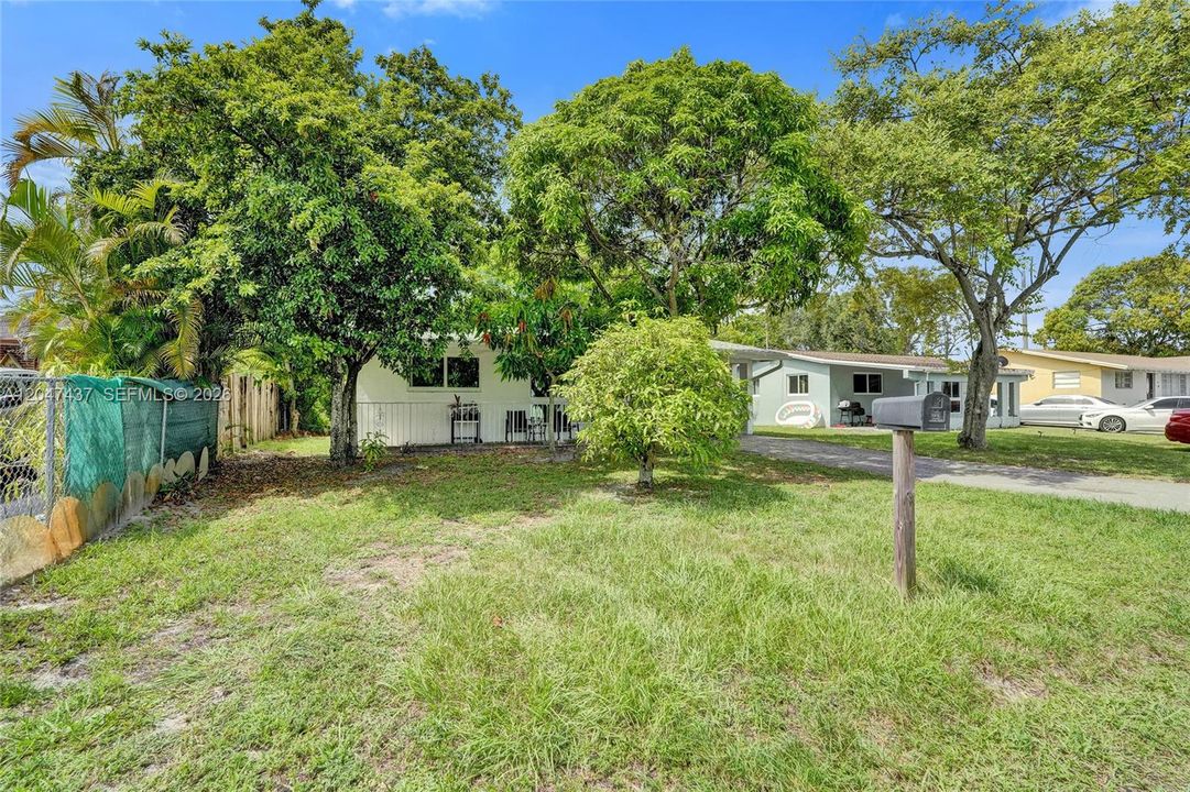 For Sale: $350,000 (2 beds, 1 baths, 1004 Square Feet)