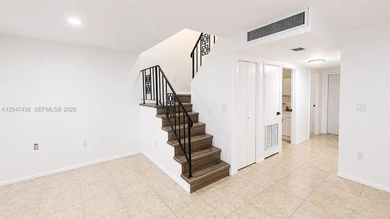 На продажу: $349,900 (3 спален, 2 ванн, 1330 Квадратных фут)